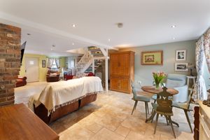 Lounge/Diner- click for photo gallery
